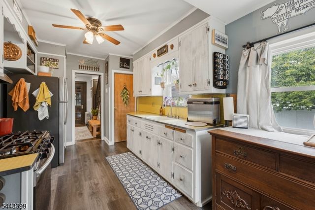 653 Cleveland Ave, Elizabeth City, NJ 07208