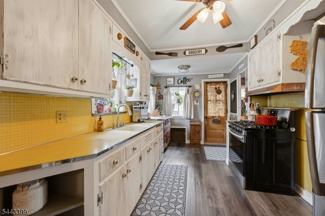 653 Cleveland Ave, Elizabeth City, NJ 07208