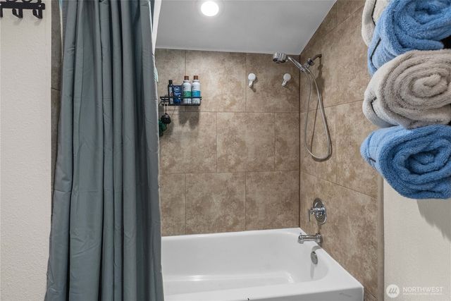 1251 S 230th Street, Des Moines, WA 98198
