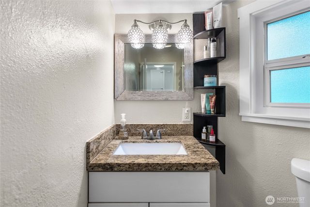1251 S 230th Street, Des Moines, WA 98198
