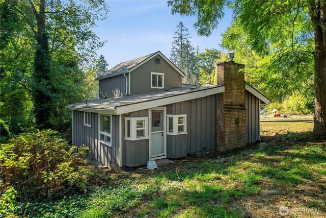 1251 S 230th Street, Des Moines, WA 98198