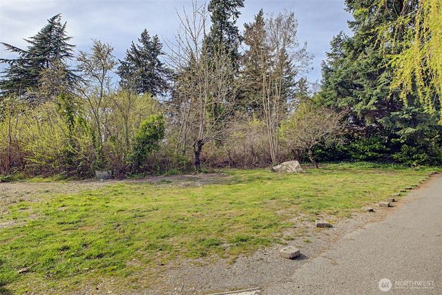 1251 S 230th Street, Des Moines, WA 98198