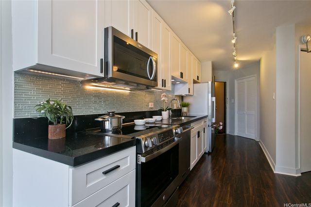 1031 Maunaihi Place 401, Honolulu, HI 96822