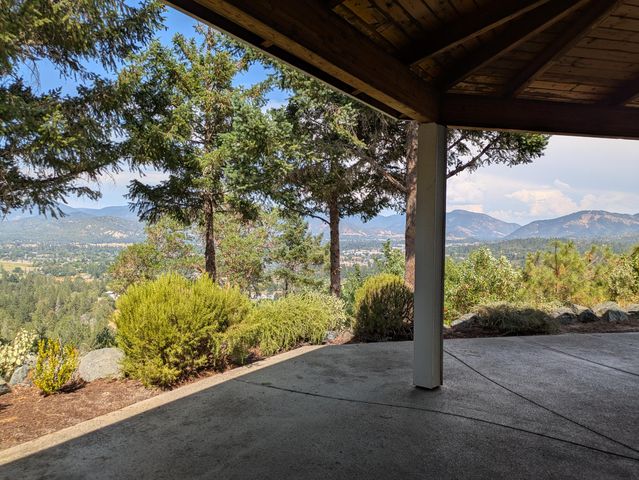 3601 Campus View Drive, Grants Pass, OR 97527