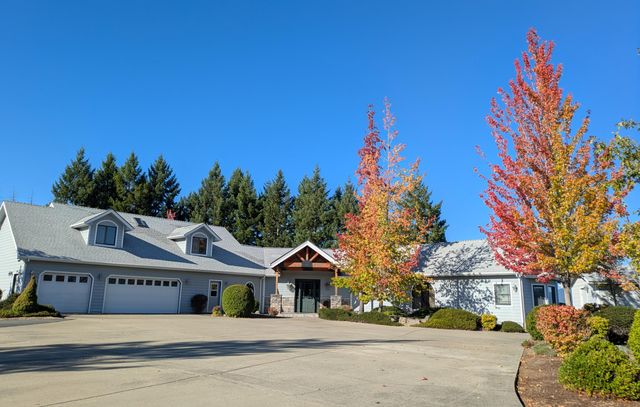 3601 Campus View Drive, Grants Pass, OR 97527