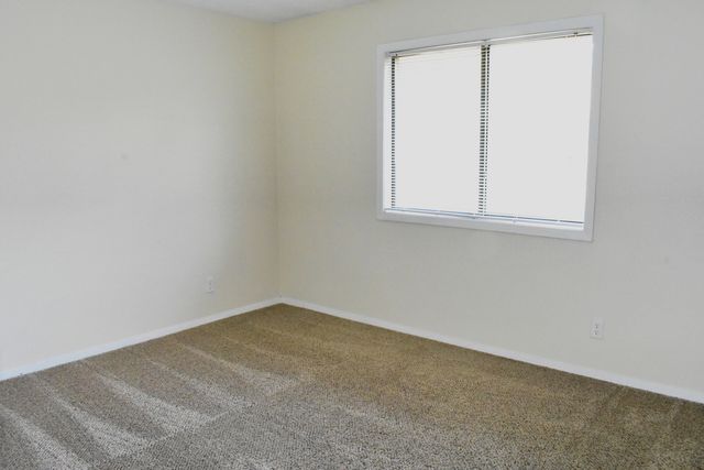 1340 Brook Street G, St. Charles, IL 60174