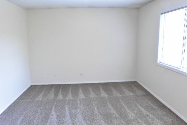 1340 Brook Street G, St. Charles, IL 60174
