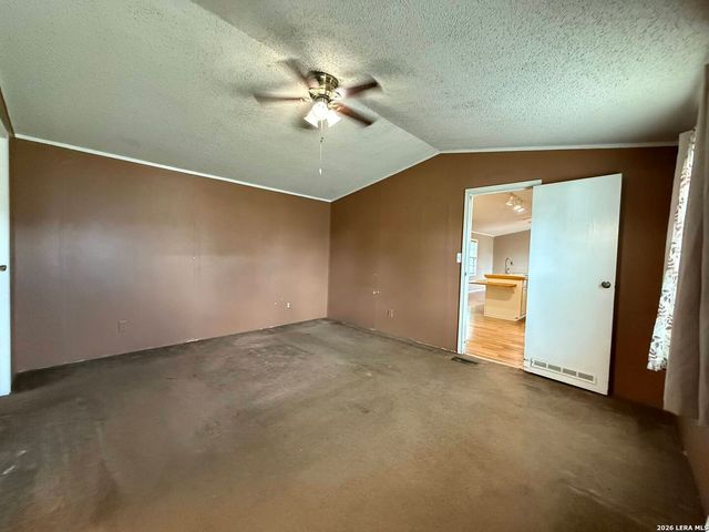 723 Kayroe Rd, Adkins, TX 78101