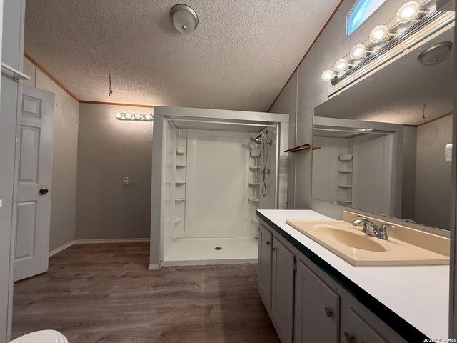 723 Kayroe Rd, Adkins, TX 78101