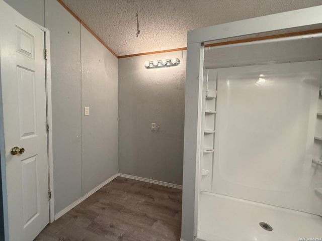 723 Kayroe Rd, Adkins, TX 78101