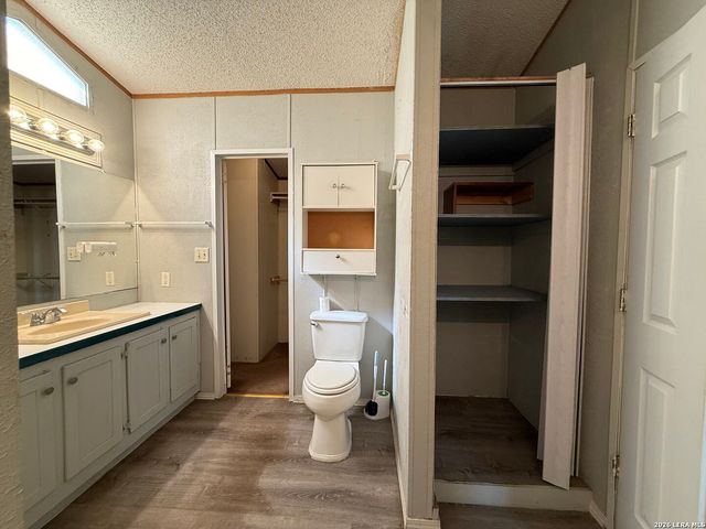 723 Kayroe Rd, Adkins, TX 78101
