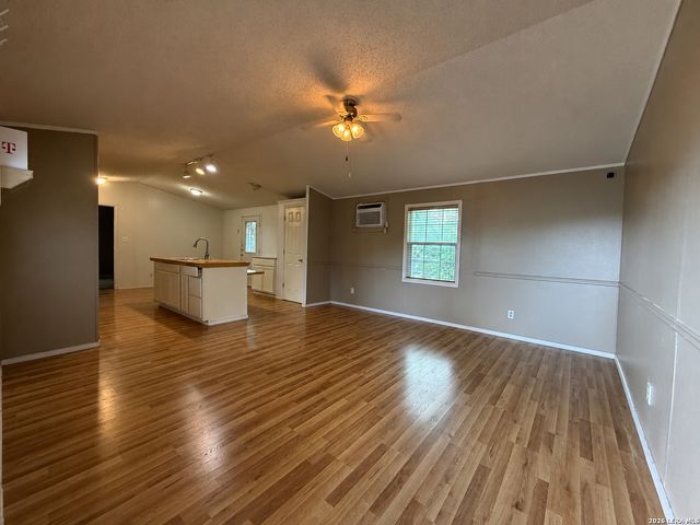 723 Kayroe Rd, Adkins, TX 78101