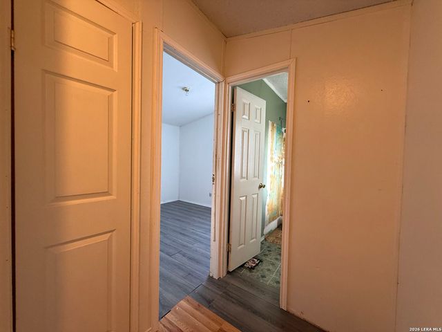 723 Kayroe Rd, Adkins, TX 78101