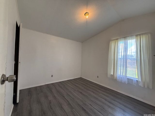 723 Kayroe Rd, Adkins, TX 78101