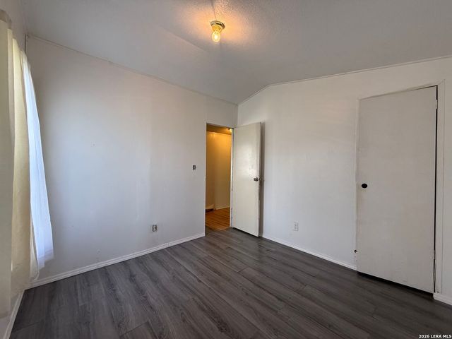 723 Kayroe Rd, Adkins, TX 78101