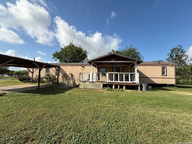 723 Kayroe Rd, Adkins, TX 78101