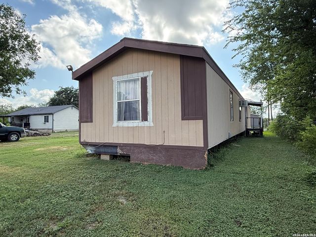 723 Kayroe Rd, Adkins, TX 78101