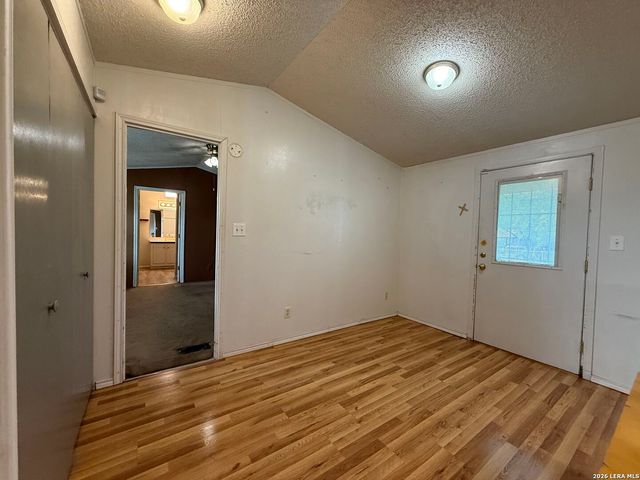 723 Kayroe Rd, Adkins, TX 78101