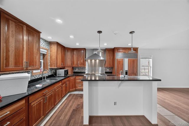 4180 S Monaco Parkway, Denver, CO 80237