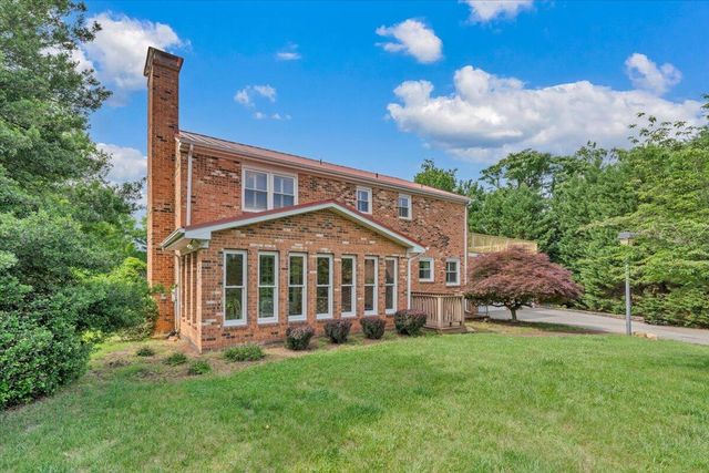 1700 Home CIR, Salem, VA 24153
