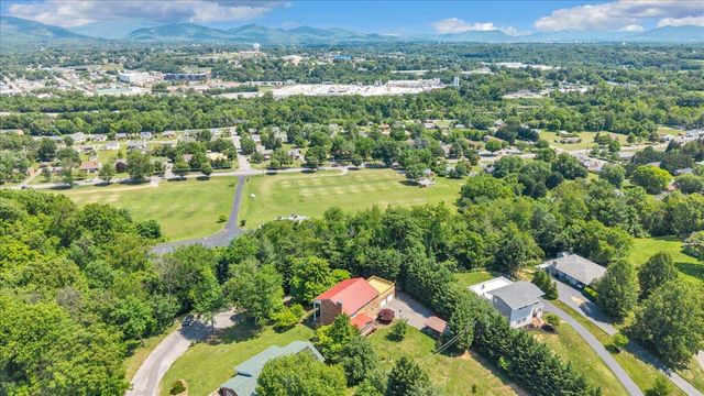 1700 Home CIR, Salem, VA 24153