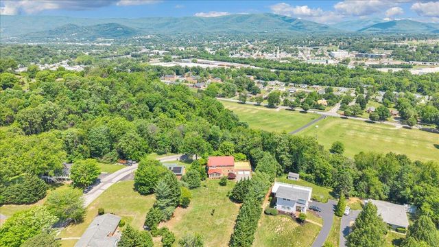 1700 Home CIR, Salem, VA 24153