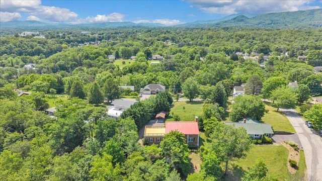 1700 Home CIR, Salem, VA 24153
