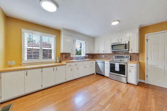 1700 Home CIR, Salem, VA 24153