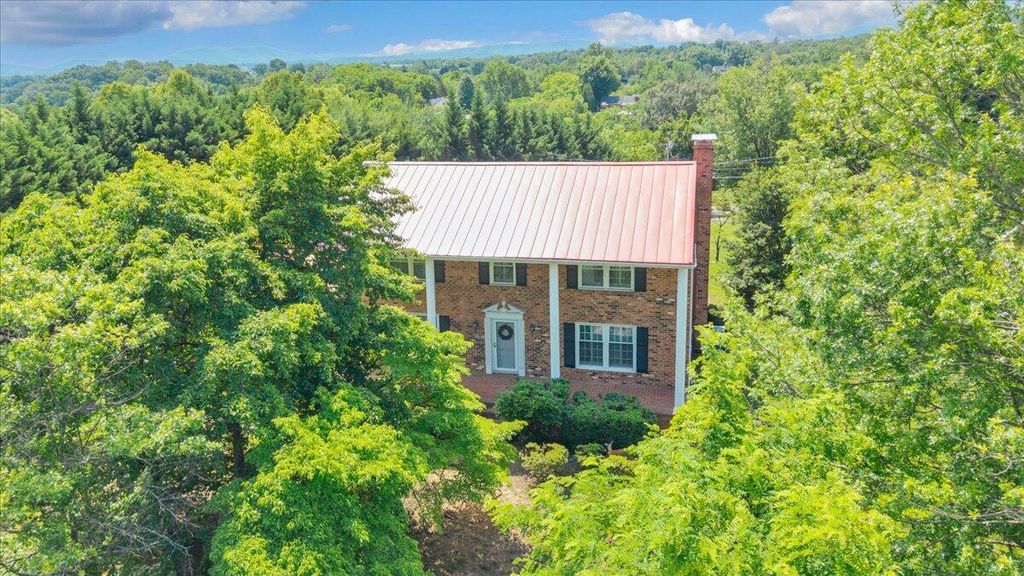 1700 Home CIR, Salem, VA 24153