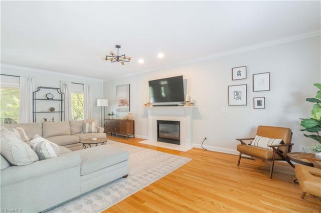 435 Ashbry Run Drive, Winston-salem, NC 27106
