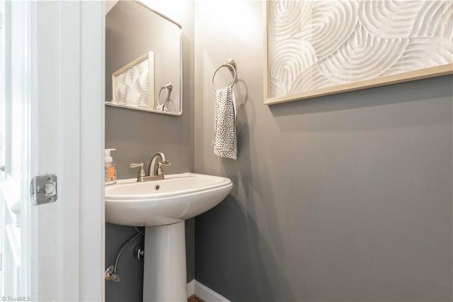 435 Ashbry Run Drive, Winston-salem, NC 27106