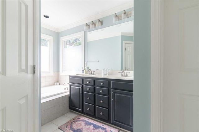 435 Ashbry Run Drive, Winston-salem, NC 27106