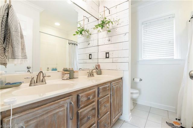 435 Ashbry Run Drive, Winston-salem, NC 27106