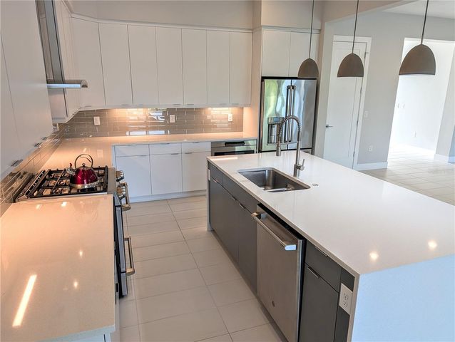 7744 SANDHILL LAKE DRIVE, Sarasota, FL 34241