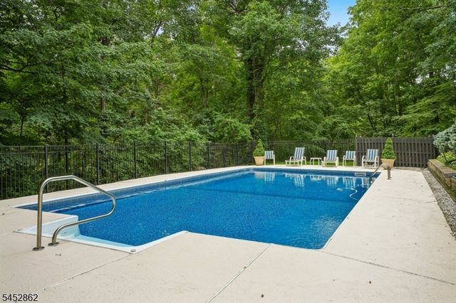 3 Forest Hill Dr, Sparta Twp., NJ 07871