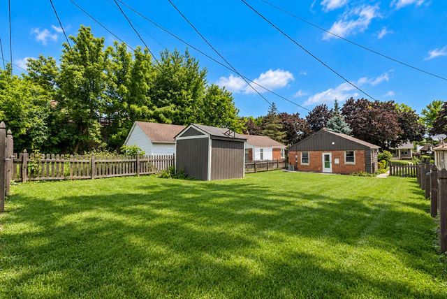 7639 W Lorraine PLACE, Milwaukee, WI 53222