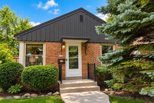 7639 W Lorraine PLACE, Milwaukee, WI 53222