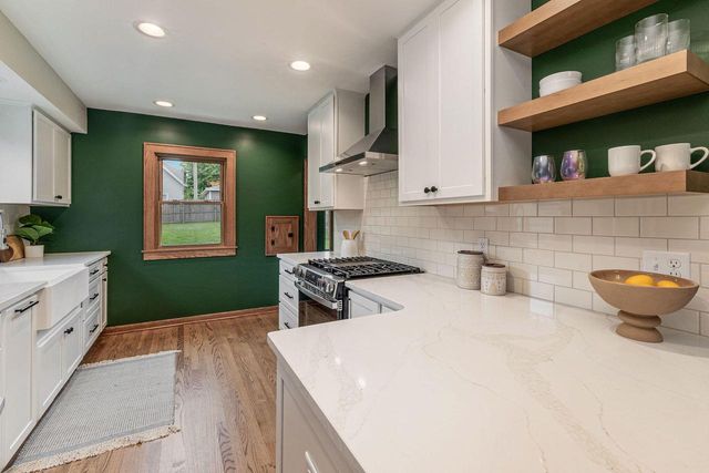 7639 W Lorraine PLACE, Milwaukee, WI 53222