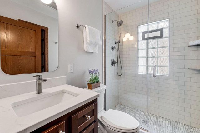 7639 W Lorraine PLACE, Milwaukee, WI 53222