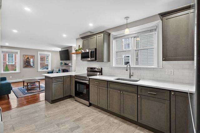 49 Essex St 1L, Salem, MA 01970