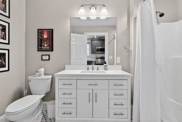 49 Essex St 1L, Salem, MA 01970