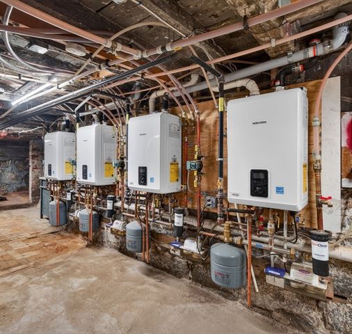 49 Essex St 1L, Salem, MA 01970