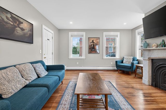 49 Essex St 1L, Salem, MA 01970