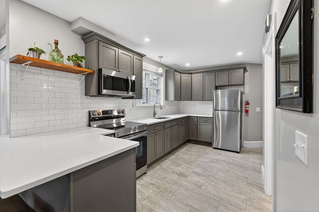 49 Essex St 1L, Salem, MA 01970