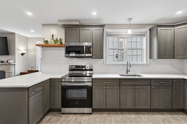 49 Essex St 1L, Salem, MA 01970