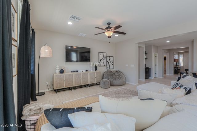 2853 E VIRGINIA Street, Mesa, AZ 85213