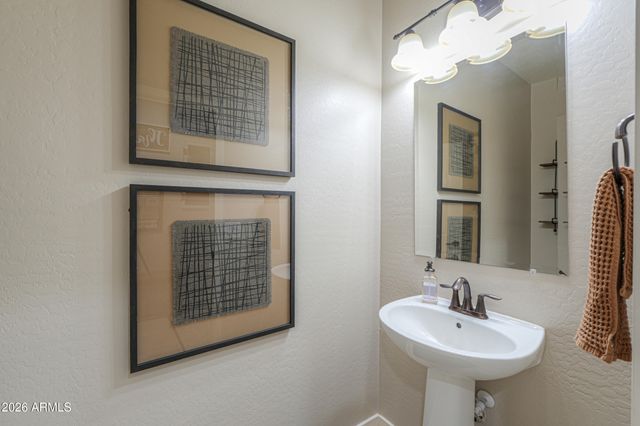 2853 E VIRGINIA Street, Mesa, AZ 85213