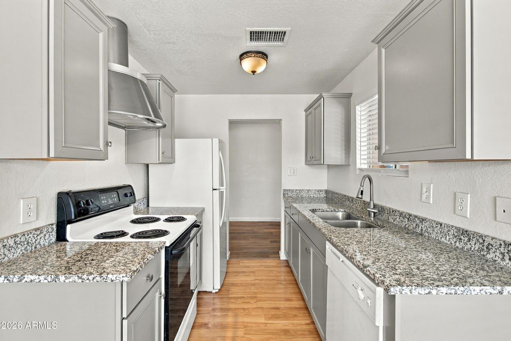 2210 N MITCHELL Street, Phoenix, AZ 85006 — photo 3