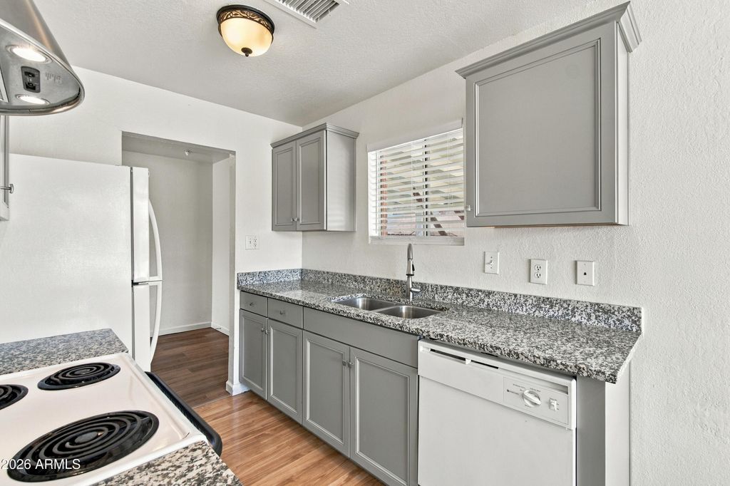 2210 N MITCHELL Street, Phoenix, AZ 85006 — photo 4
