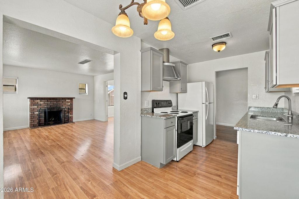 2210 N MITCHELL Street, Phoenix, AZ 85006 — photo 5